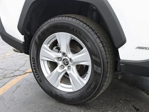 Used 2021 Toyota RAV4 LE AWD/4WD image 6