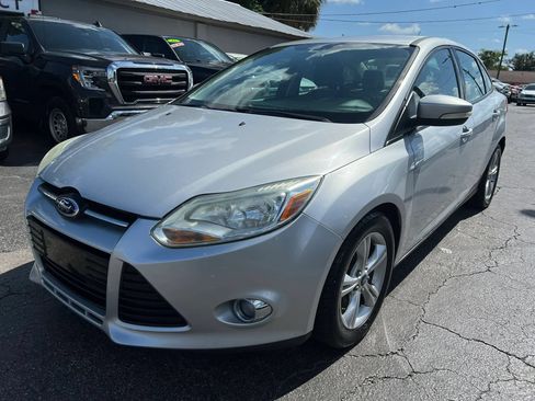 Used 2012 Ford Focus SE FWD image 2