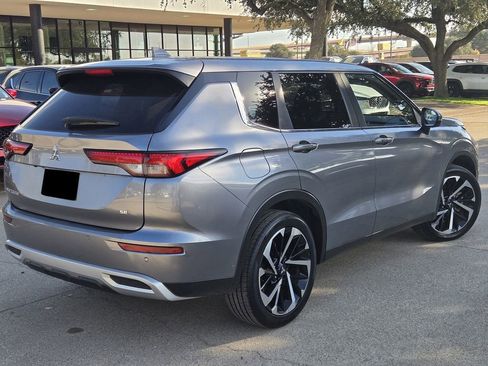 Used 2024 Mitsubishi Outlander SE image 5