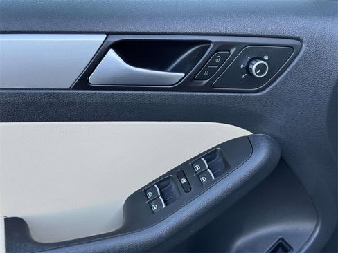 Used 2013 Volkswagen Jetta SE image 18