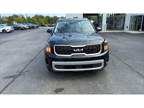 Used 2024 Kia Telluride EX w/ EX Captain's Chair Package FWD image 2