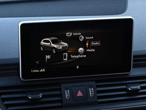 Used 2018 Audi Q5 Prestige w/ Prestige Package image 18