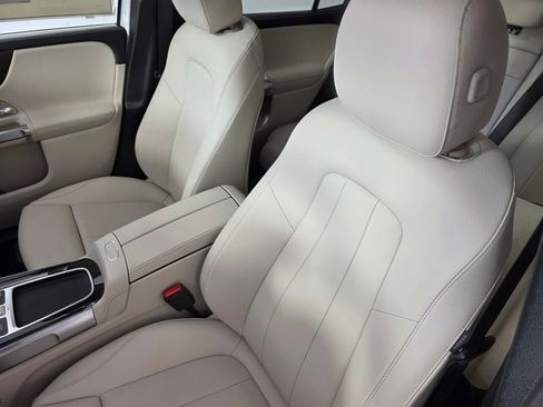 New 2026 Mercedes-Benz GLB 250 image 8