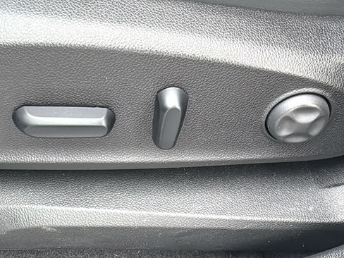 Used 2019 Buick Envision Essence AWD/4WD image 7