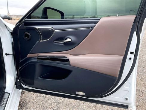 Used 2022 Lexus ES 350 w/ Accessory Package image 22
