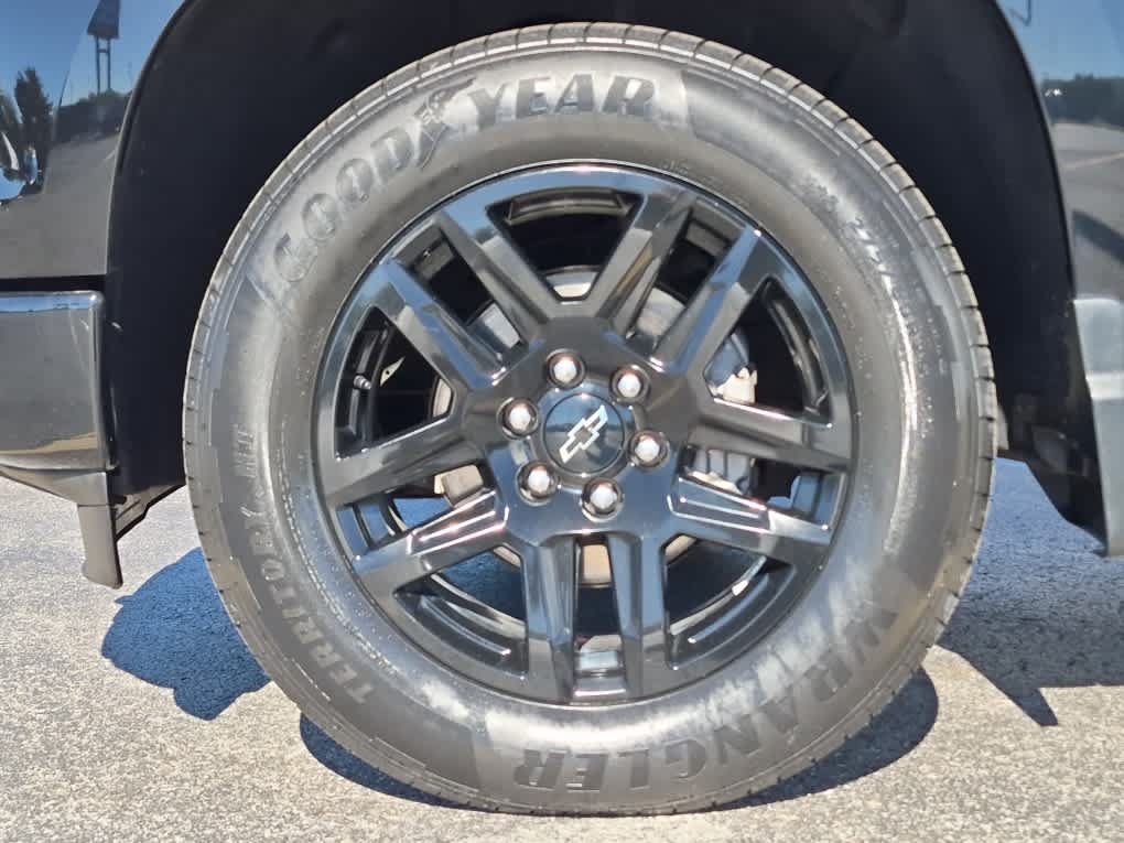 Used 2023 Chevrolet Silverado 1500 Custom w/ Rally Edition AWD/4WD image 7