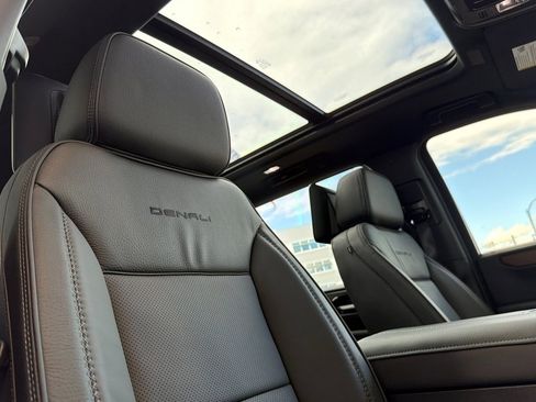 New 2026 GMC Yukon XL Denali w/ Denali Reserve Package image 20
