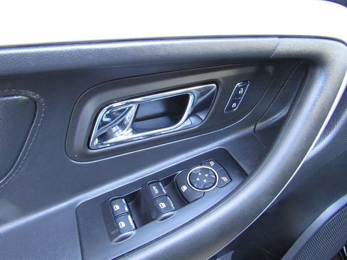 Used 2017 Ford Taurus SEL image 29