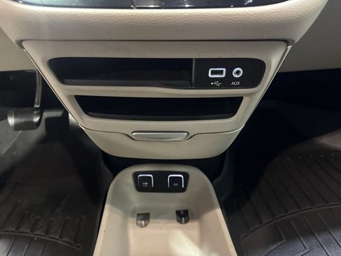 Used 2017 Chrysler Pacifica Touring-L FWD image 22