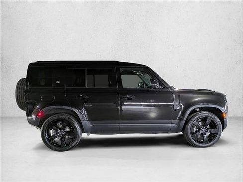 Used 2024 Land Rover Defender 110 S image 4