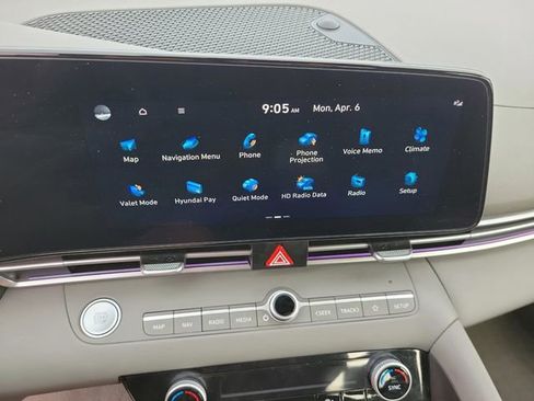 Used 2024 Hyundai Elantra SEL FWD image 20