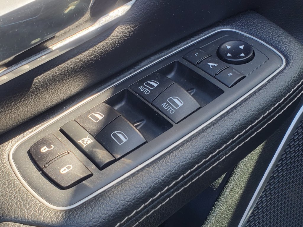 Used 2020 RAM 1500 Laramie AWD/4WD image 23