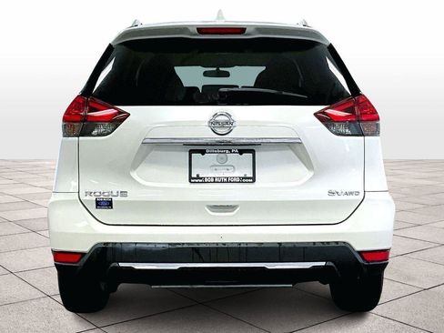 Used 2017 Nissan Rogue SV image 4