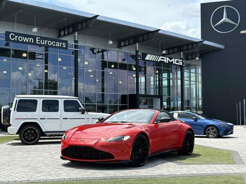 Used 2022 Aston Martin V8 Vantage Roadster RWD image 1