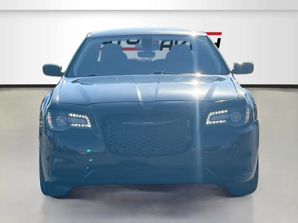 Used 2020 Chrysler 300 Touring w/ Sport Appearance Package RWD image 2