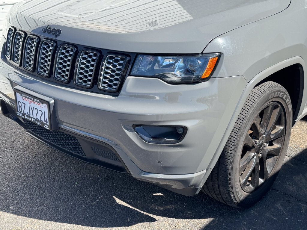 Used 2021 Jeep Grand Cherokee Laredo X AWD/4WD image 5
