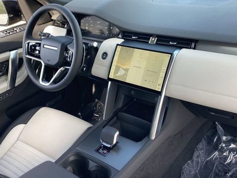 Used 2025 Land Rover Discovery Sport Dynamic SE image 10