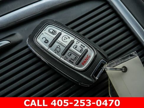 Used 2024 Chrysler Pacifica Limited FWD image 39
