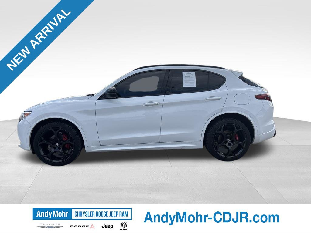 Used 2023 Alfa Romeo Stelvio Veloce AWD/4WD image 4