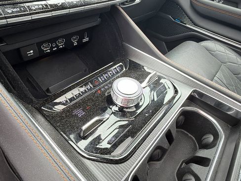 Used 2025 Jeep Grand Wagoneer Series III w/ Rear Seat Video Group 1 AWD/4WD image 35