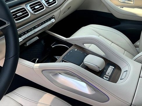 New 2025 Mercedes-Benz GLS 450 4MATIC image 10