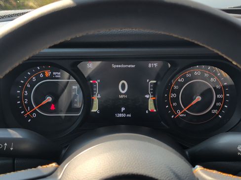 Used 2024 Jeep Gladiator Sport AWD/4WD image 16