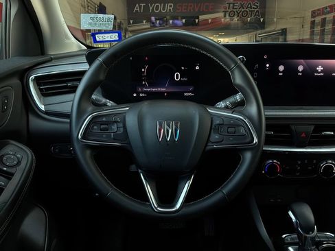 Used 2025 Buick Encore GX Preferred FWD image 31