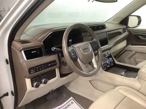 Used 2022 GMC Yukon XL Denali AWD/4WD image 14