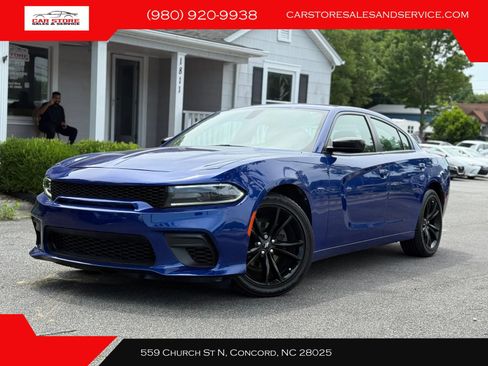 Used 2018 Dodge Charger SXT w/ Blacktop Package RWD image 1