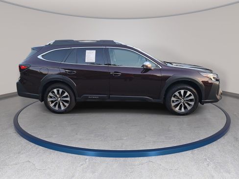 Used 2025 Subaru Outback Touring AWD/4WD image 4