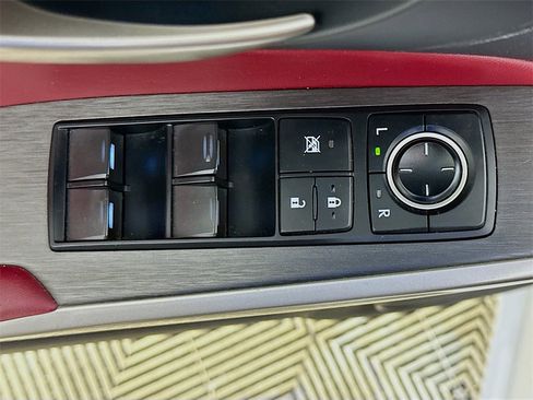 Used 2019 Lexus IS 350 image 22