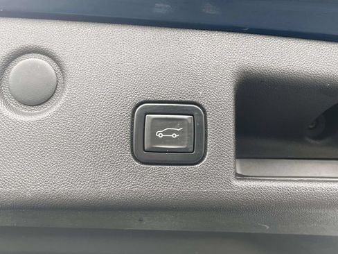 Used 2021 Chevrolet Equinox LT FWD image 11