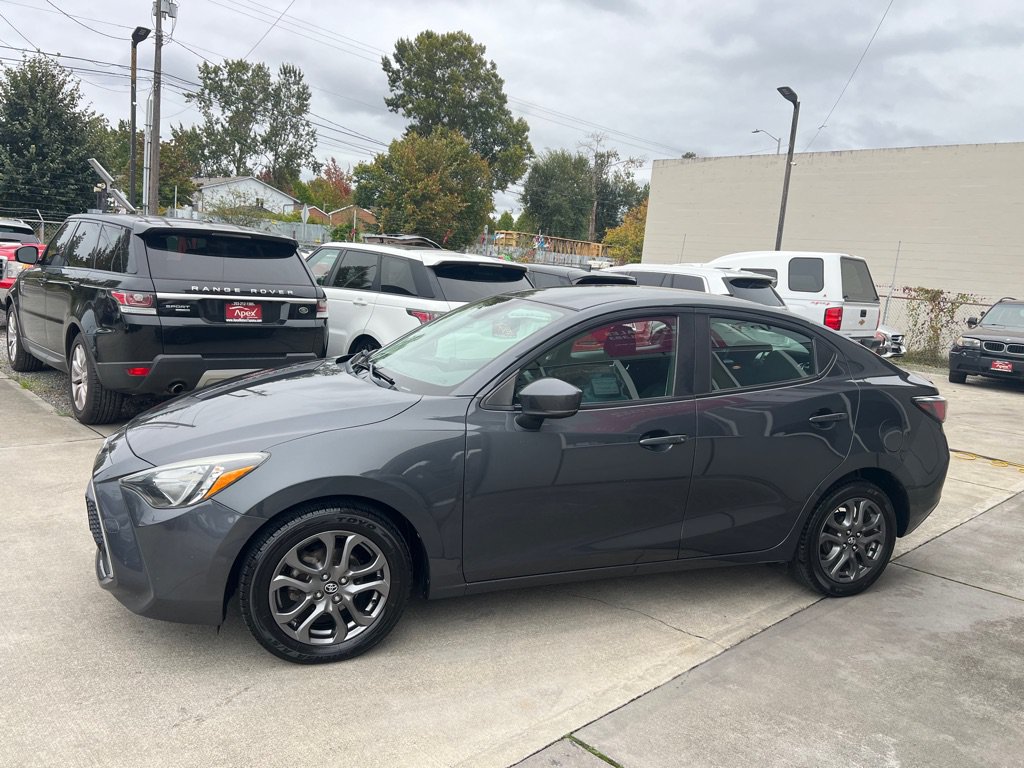 Used 2019 Toyota Yaris LE FWD image 4