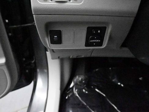 Used 2013 Toyota Corolla LE FWD image 11