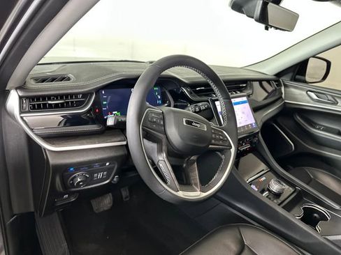 Used 2023 Jeep Grand Cherokee 30th Anniversary image 13