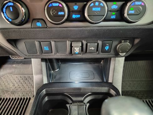 Used 2021 Toyota Tacoma TRD Sport image 25