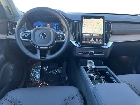 Certified 2025 Volvo XC90 B6 Plus image 25