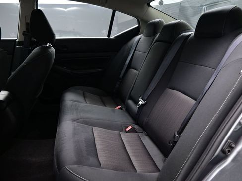 Used 2024 Nissan Altima 2.5 SV FWD image 24