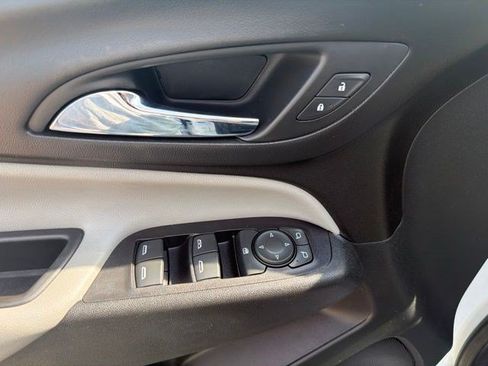 Used 2019 Chevrolet Equinox LT FWD image 11