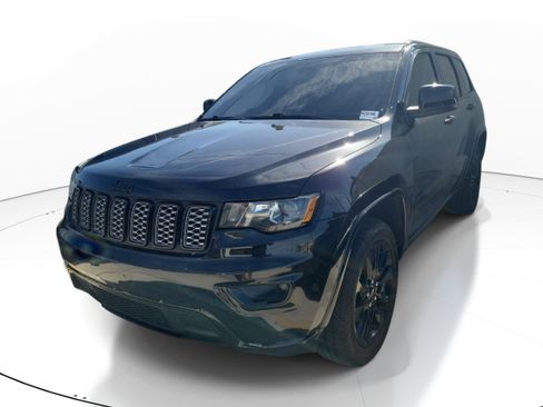 Used 2021 Jeep Grand Cherokee Laredo X AWD/4WD image 3