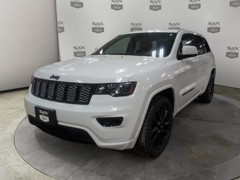 Used 2021 Jeep Grand Cherokee Laredo X AWD/4WD image 7