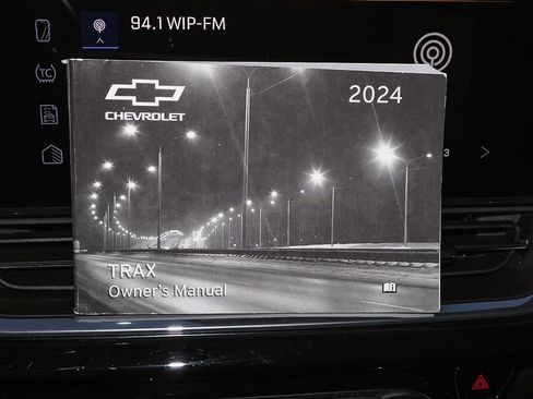 Certified 2024 Chevrolet Trax RS w/ Sunroof Package image 41