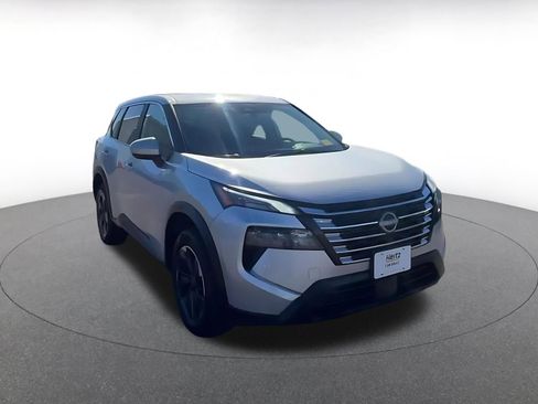 Used 2025 Nissan Rogue SV FWD image 3