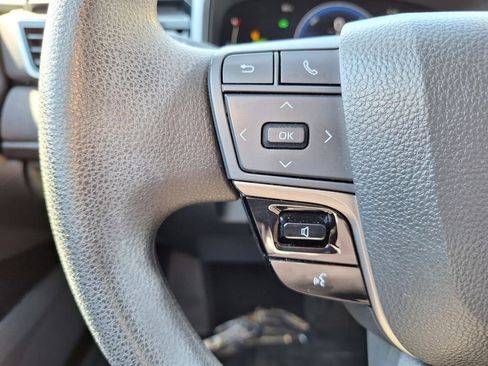 Used 2025 Toyota Camry LE FWD image 17