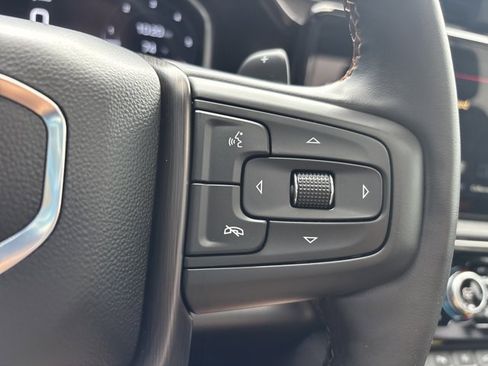 Used 2025 GMC Sierra 1500 AT4 w/ Technology Package AWD/4WD image 33