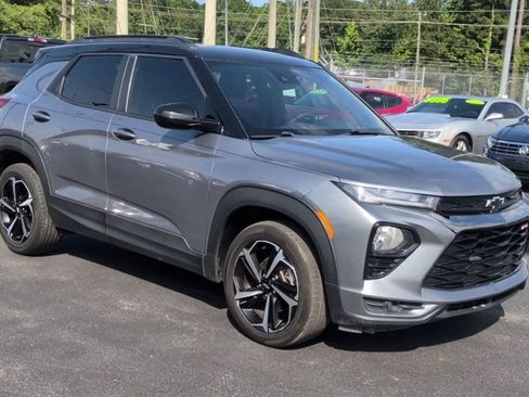 Used 2021 Chevrolet TrailBlazer RS w/ Technology Package FWD image 2
