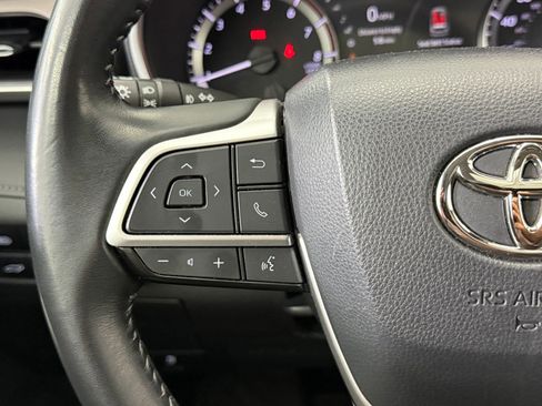 Used 2023 Toyota Highlander XLE image 18