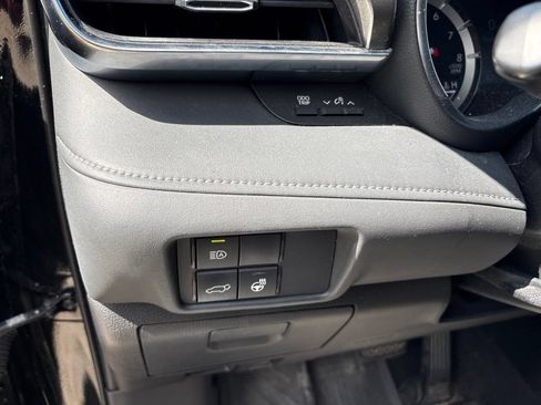Used 2020 Toyota Highlander Limited FWD image 13