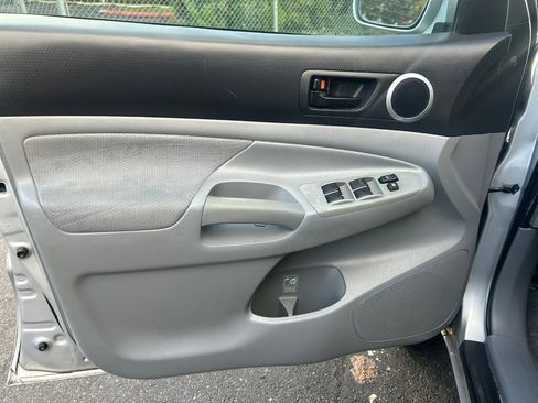 Used 2011 Toyota Tacoma 4x4 Double Cab image 10