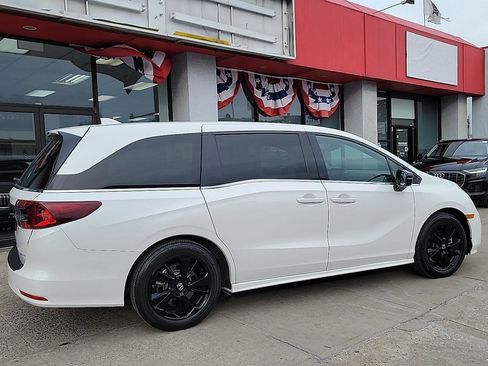 Used 2023 Honda Odyssey Sport image 9